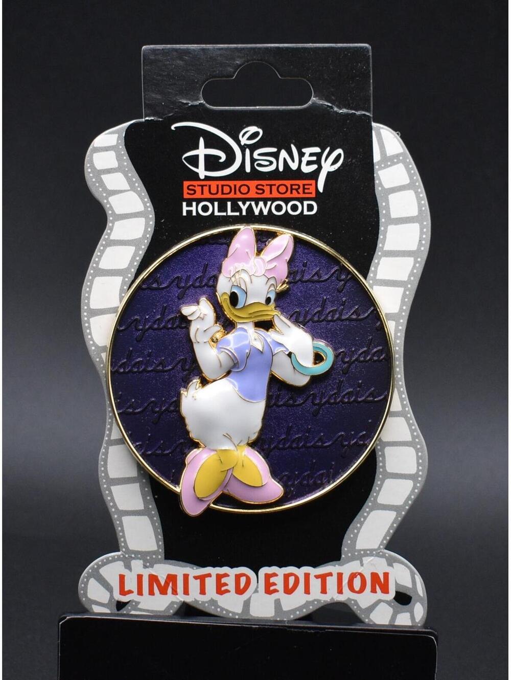 Disney DSSH Daisy Duck Cursive Cutie LE 400 Pin (C4)